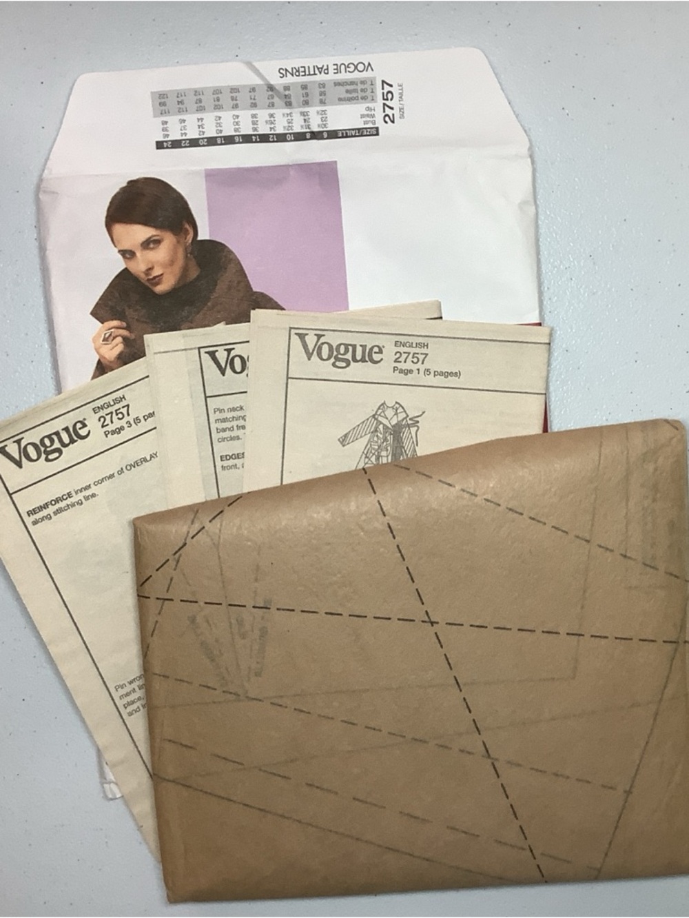 Vogue 2757 Sewing Pattern - Picture 2 of 3
